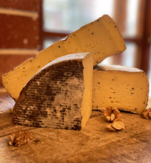 Tomme de Savoie z letnią truflą