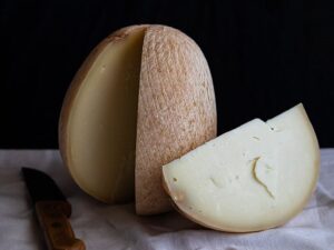 Włoski ser Caciocavallo Di Bufala